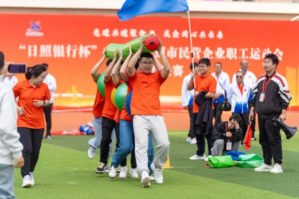 赛场旁的趣味活动，比赛不只是比拼
