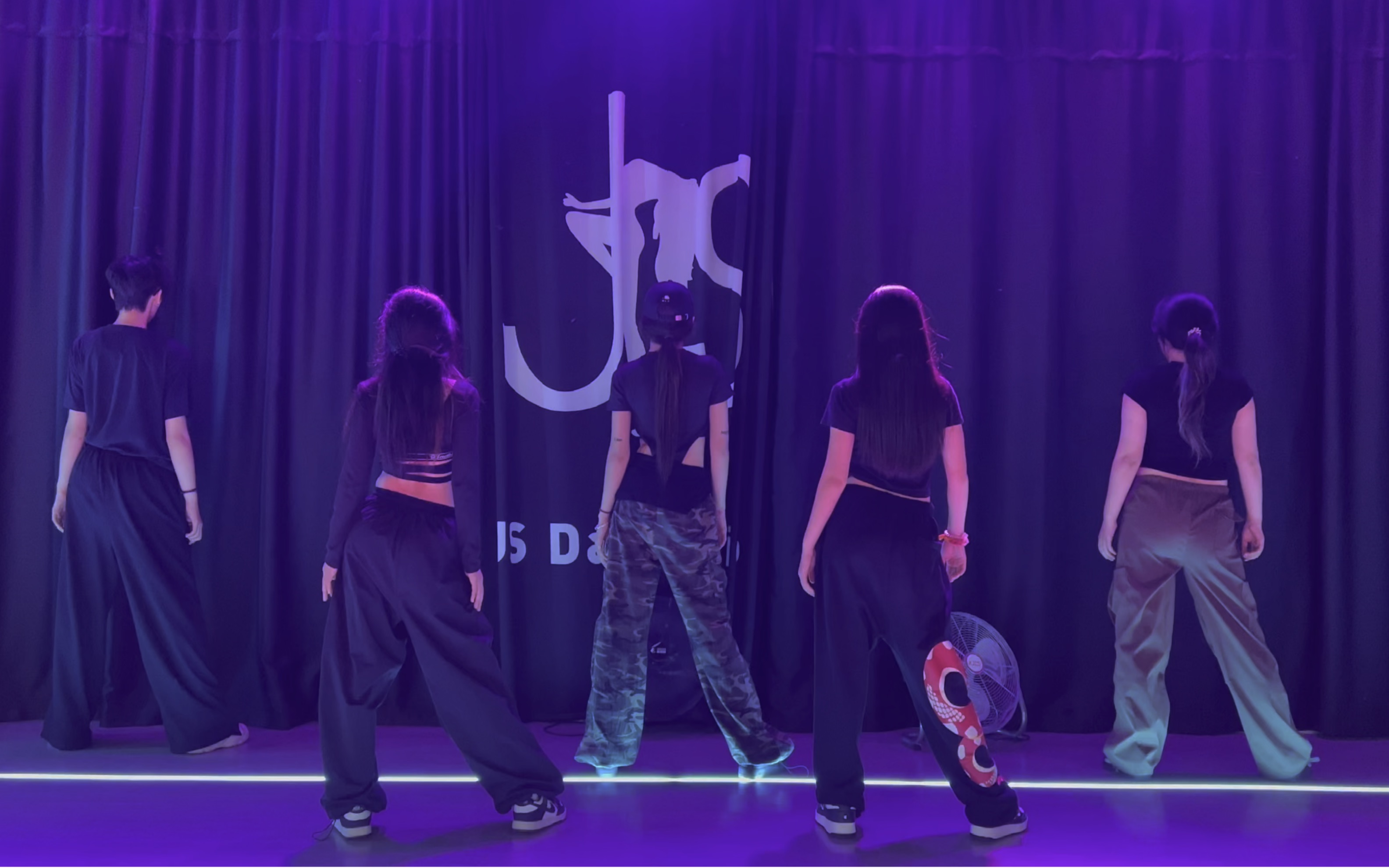 爵士舞运动会：韵律与力量的表演