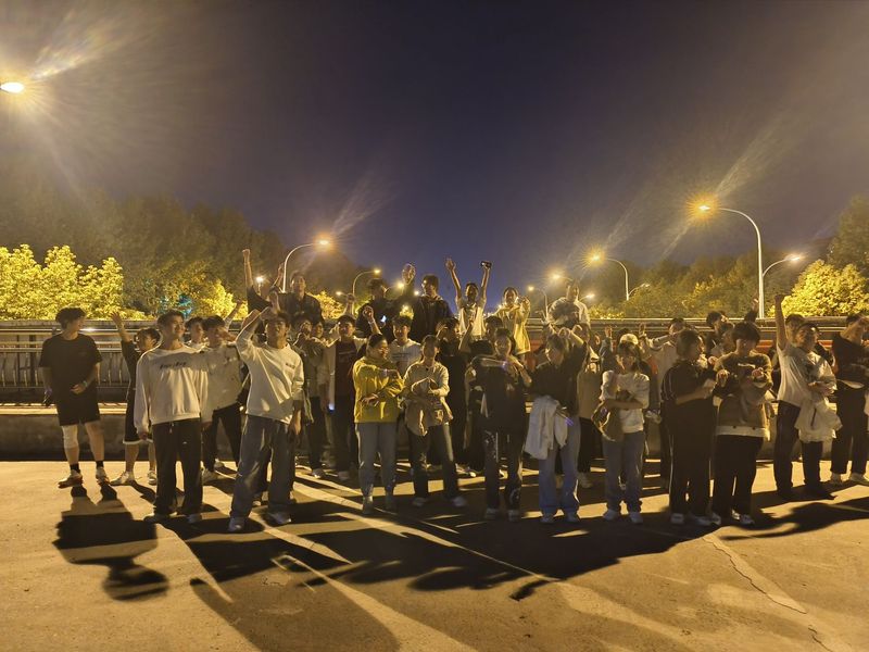 城市夜光跑PK赛，灯火璀璨的运动盛宴的简单介绍