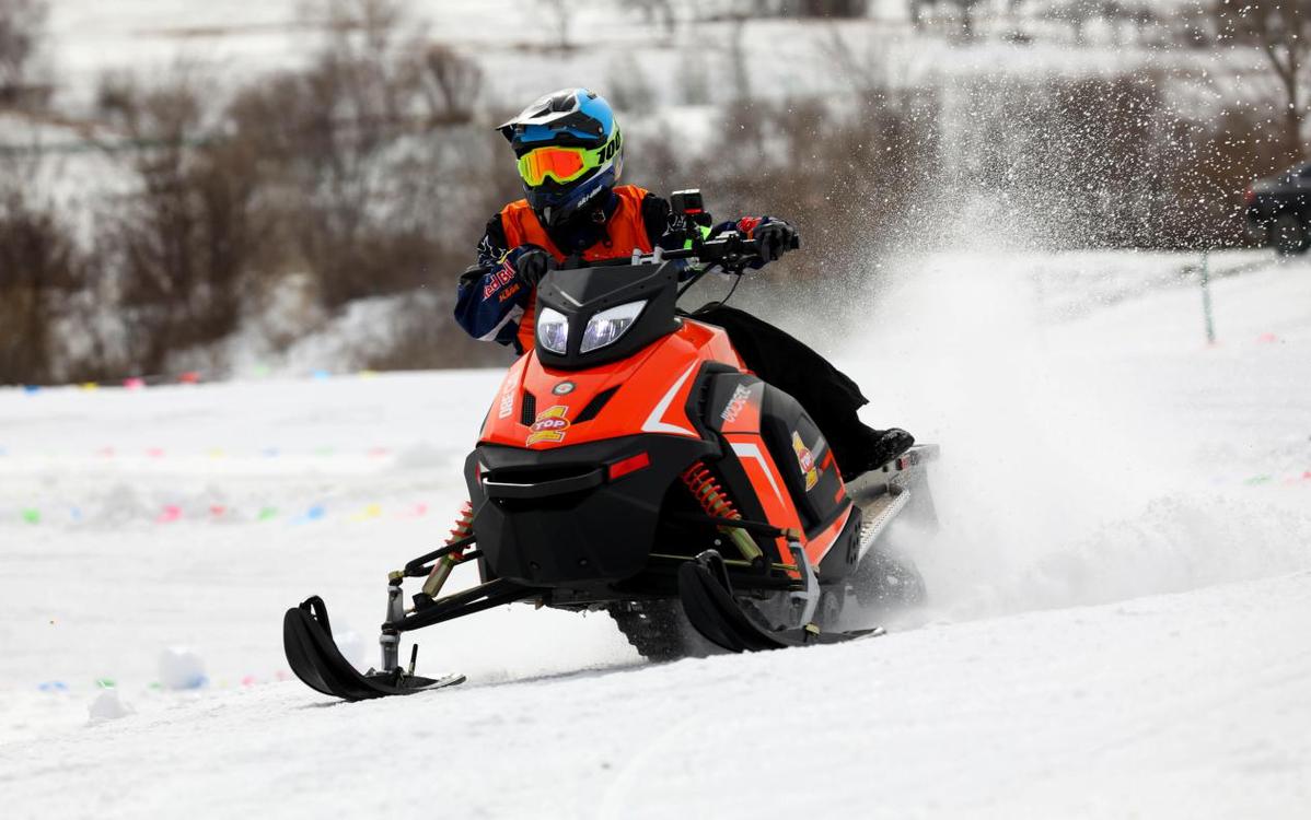 冬季雪地摩托竞速，激情燃烧在北国边疆