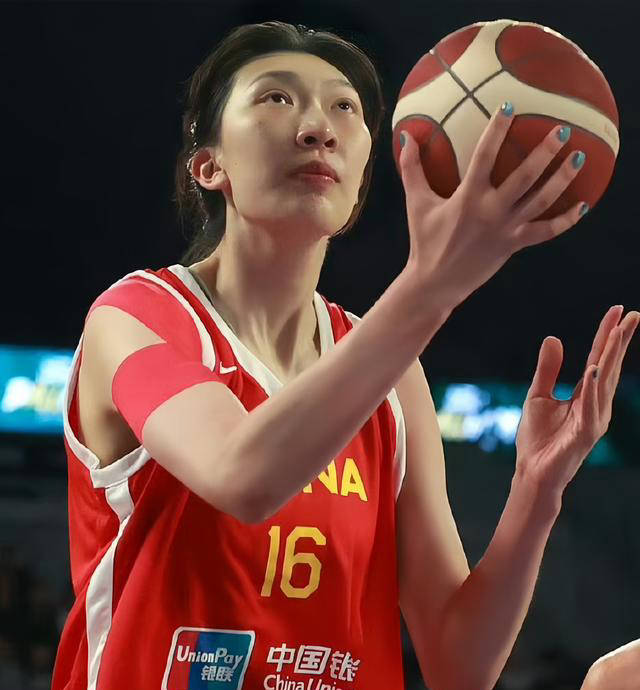 中国女篮年轻新秀崭露头角，未来可期