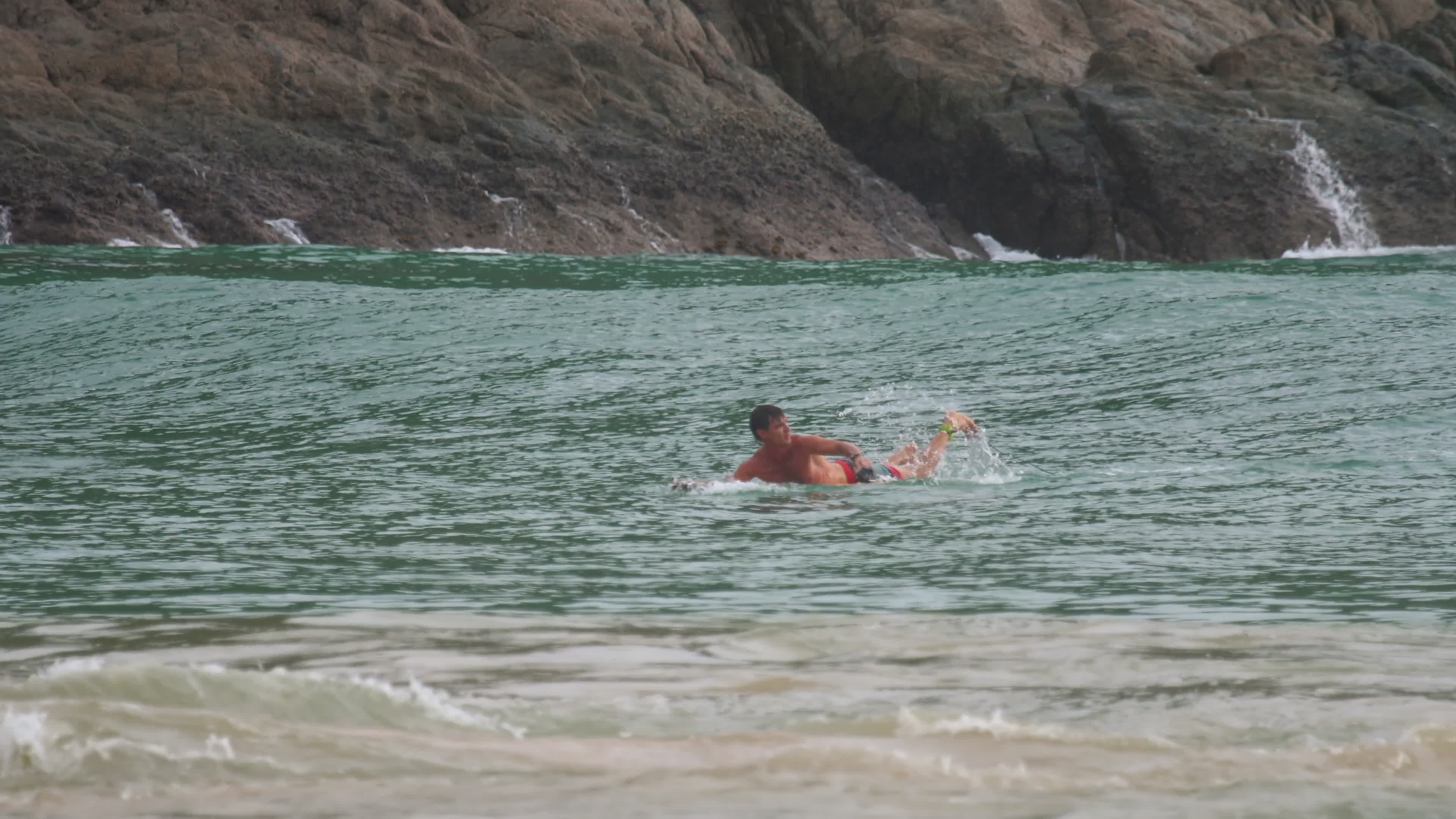 包含沙滩冲浪赛，海浪上的青春燃烧的词条