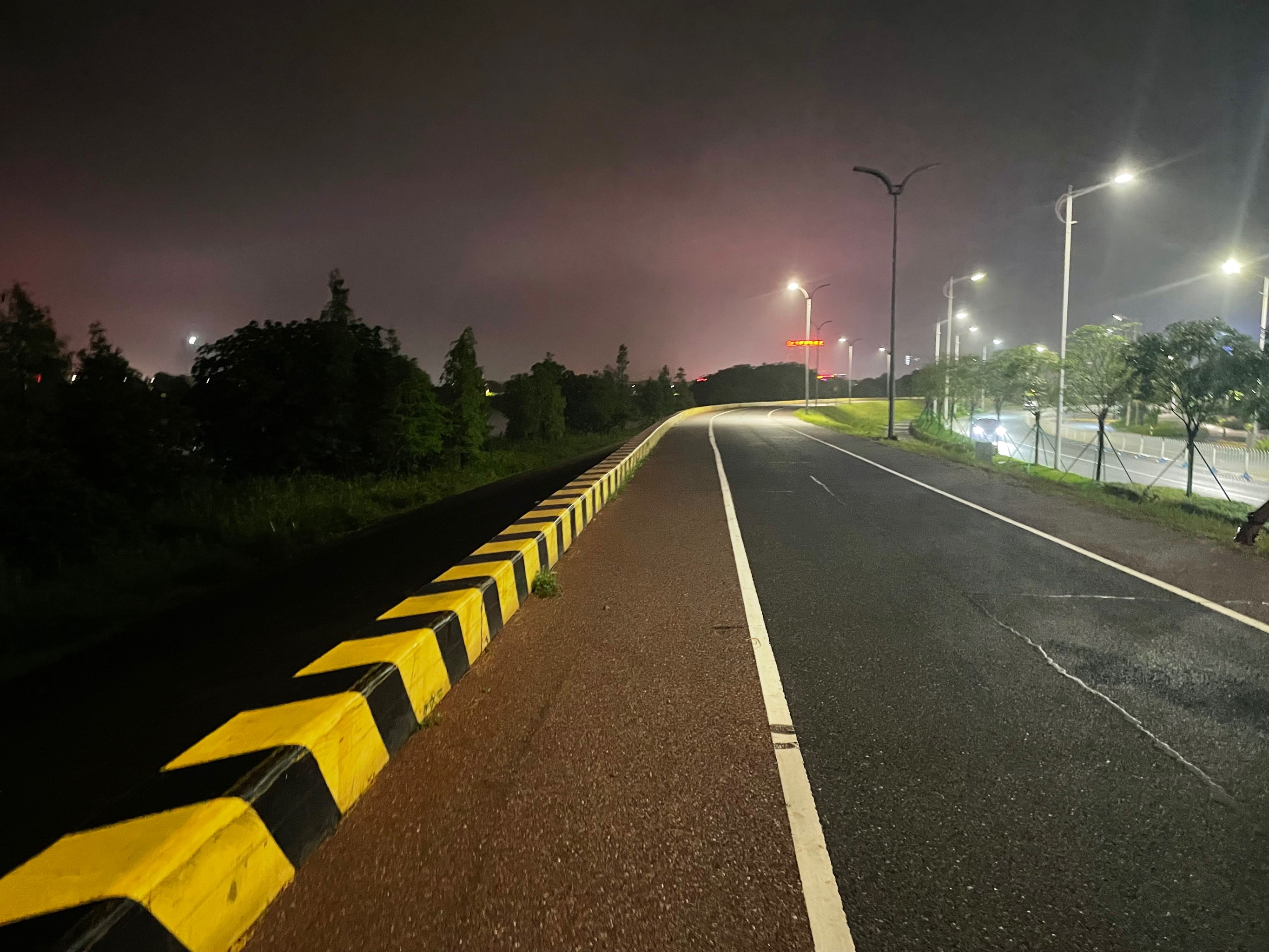 特色夜跑比赛，点亮城市夜色