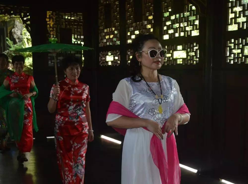 关于体育舞蹈快闪：街头文化的新风尚的信息