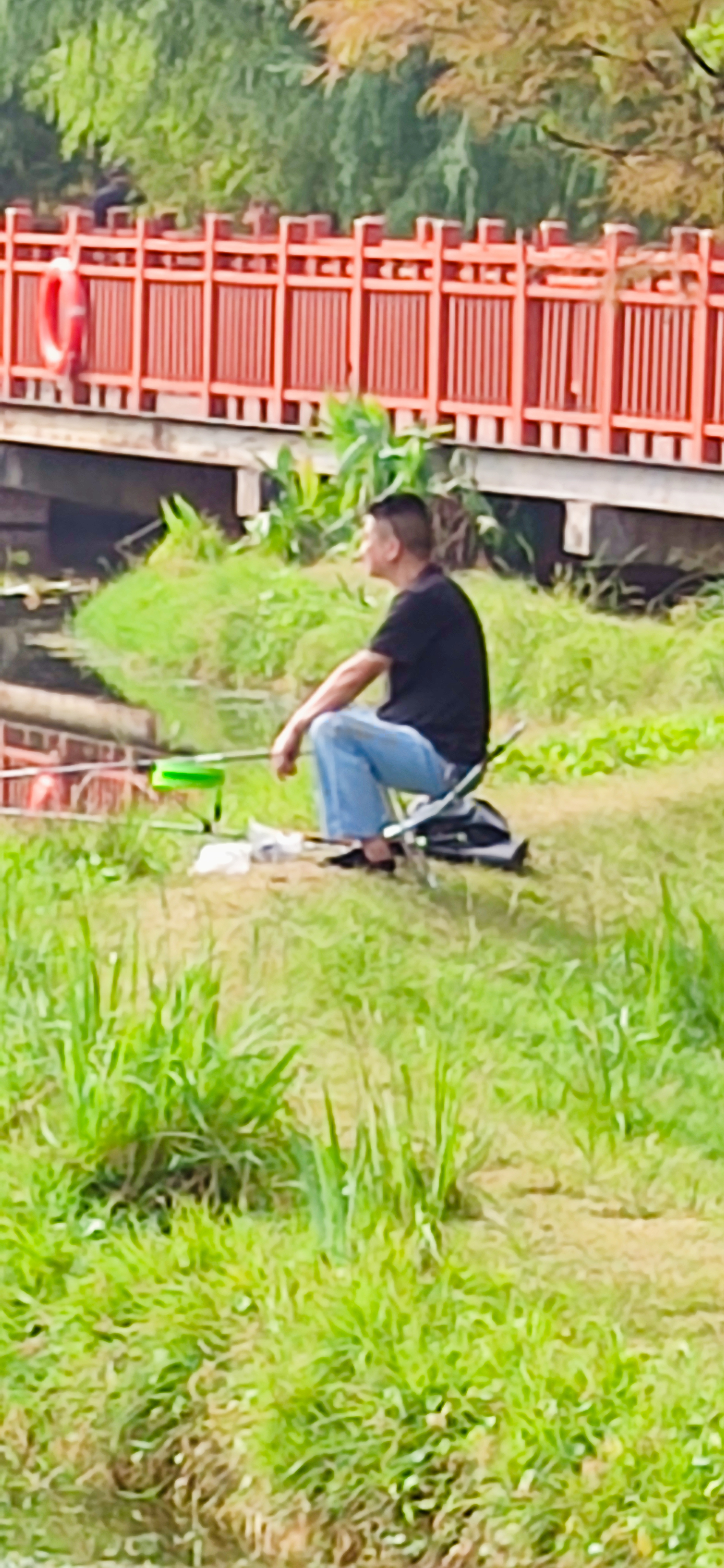 包含全国垂钓挑战赛，湖畔钓鱼的静谧时光的词条