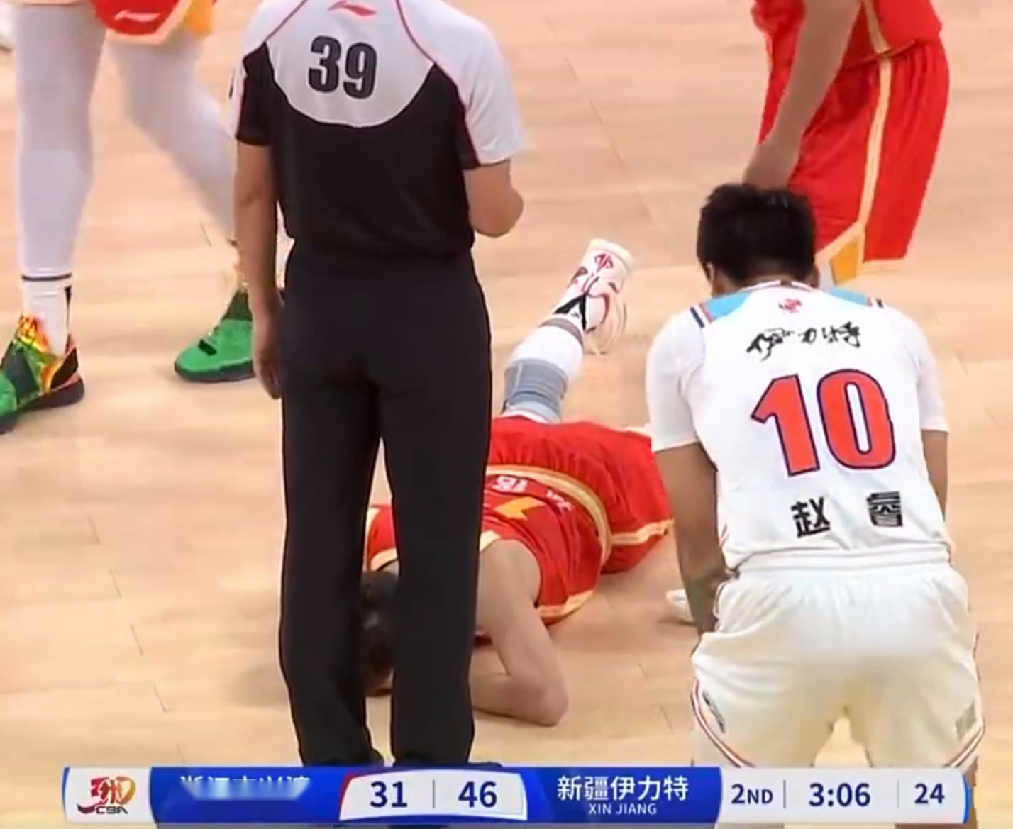 包含重大事故回放：赛场上的惊险瞬间与安全反应的词条