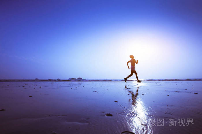 关于特色海滩跑步，自由奔跑迎夏日风情的信息