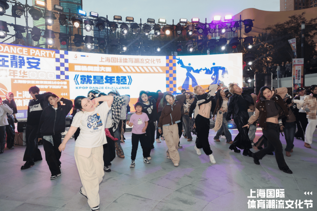 包含特色流动体操表演，城市街角的精彩show的词条