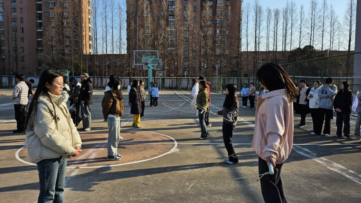 跳绳争霸赛：速度与耐力的较量的简单介绍
