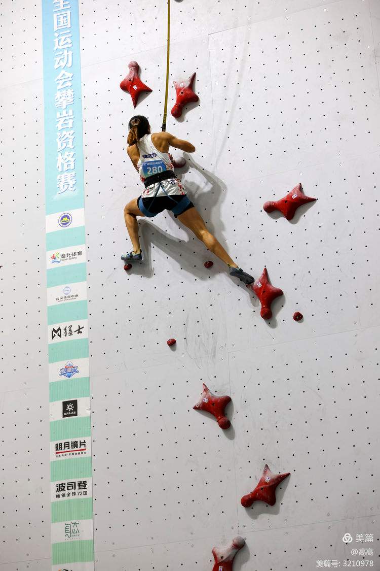 室内攀岩锦标赛，挑战极限攀登的精彩瞬间的简单介绍
