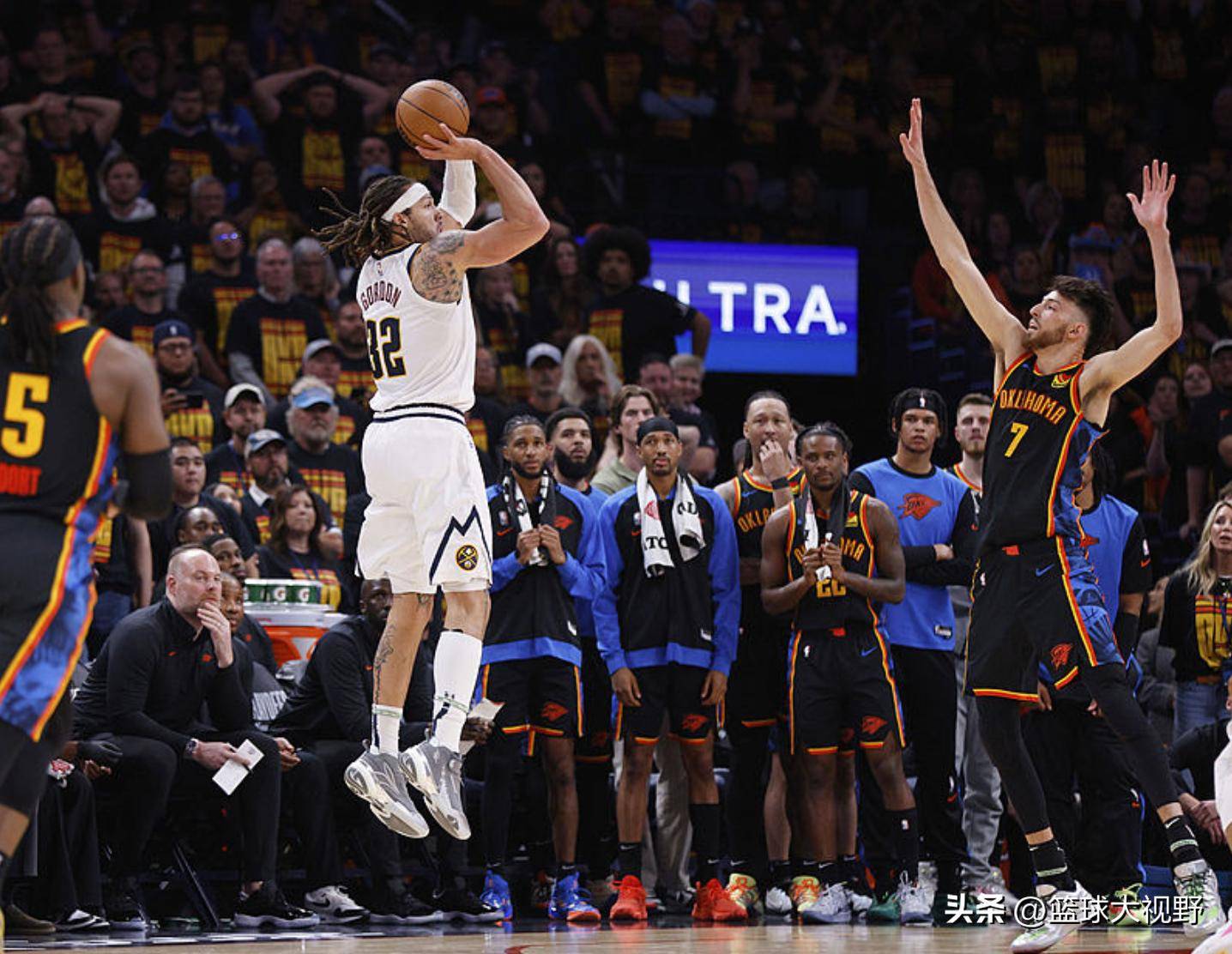 关于NBA纪录持续被打破，球员个人表现空前精彩的信息