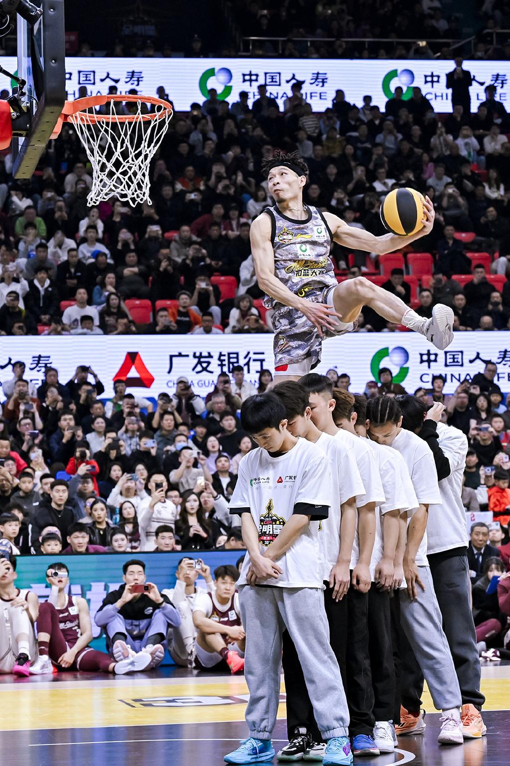 全明星技艺：明星赛上的惊艳表演的简单介绍