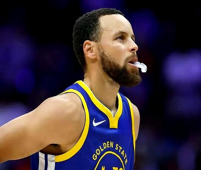 2018年季后赛：库里百发百中的远距离三分，打破多项NBA历史纪录的简单介绍
