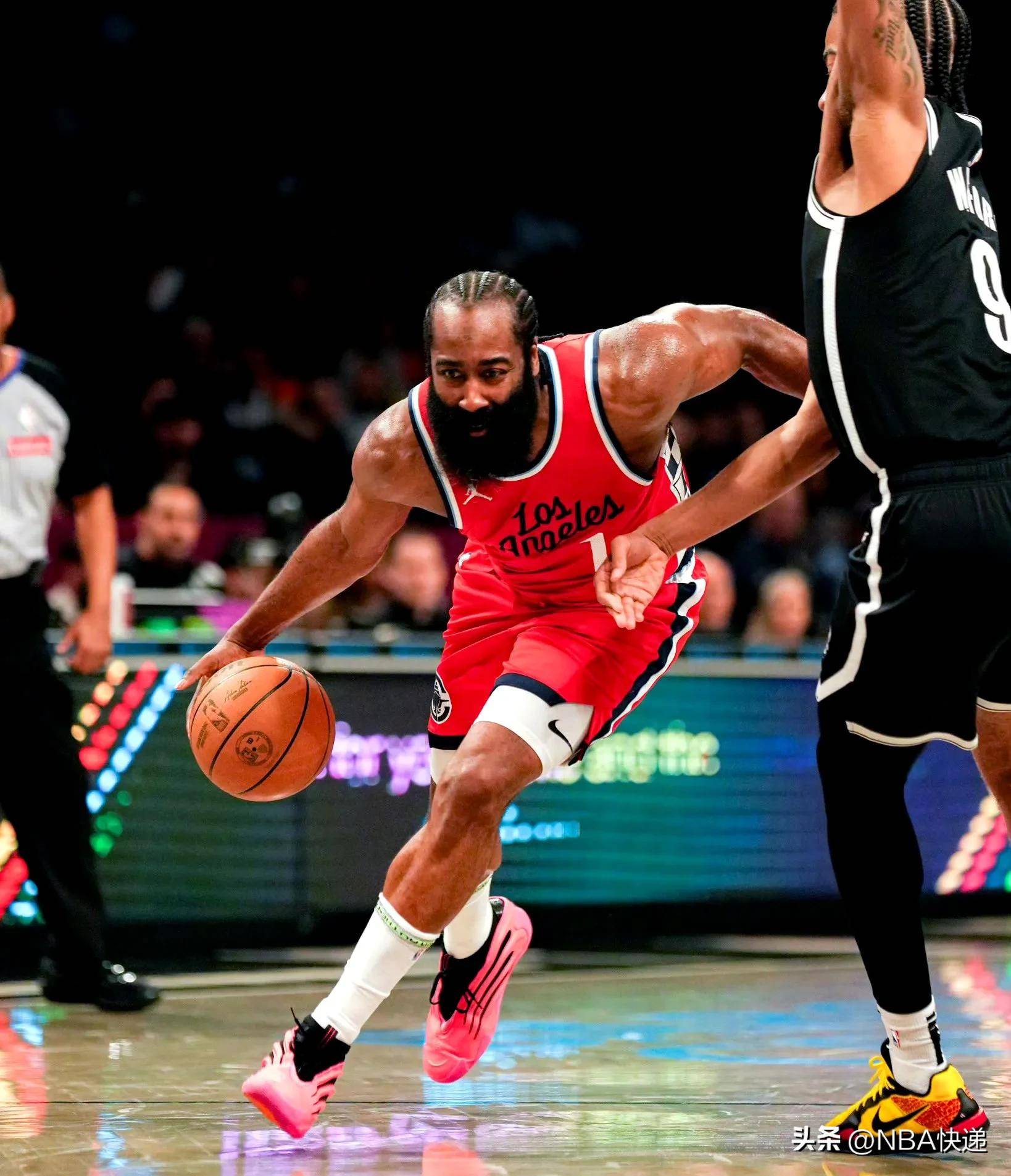 包含2020年NBA复赛：库里复出表现抢眼，带领勇士冲进季后赛圈层，展现恢弘力量的词条