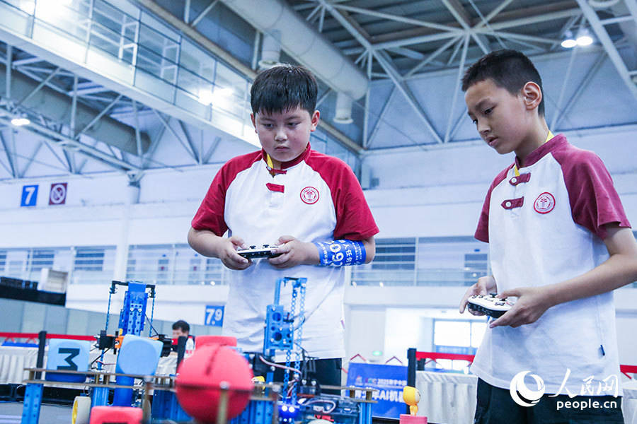 关于【AI教练实时分析】比赛中的“机器人”战术分析师的信息